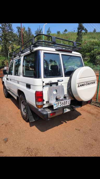 Toyota  Land cruiser Hzj76 - Miniature 3