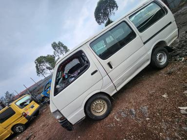 Toyota  Hiace  - Miniature 1
