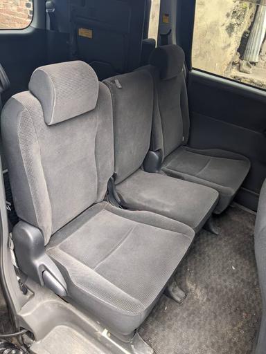 Toyota  Noah - Miniature 4