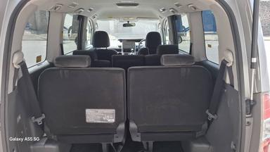 Toyota  Noah - Miniature 4