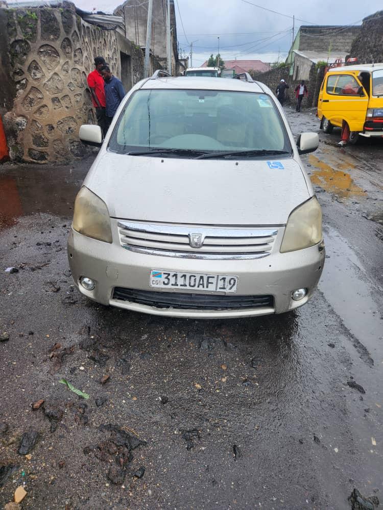 Toyota  Raum  - Image principale