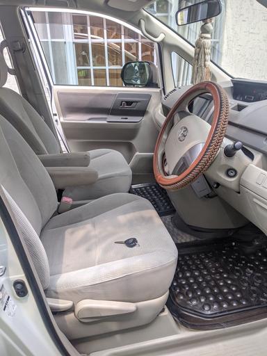 Toyota  Noah - Miniature 5