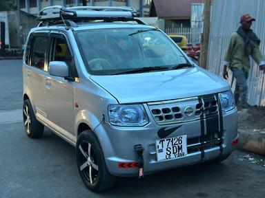 Nissan  Otti  - Miniature 3