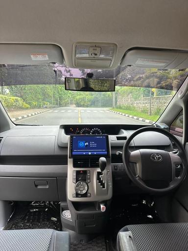 Toyota  Noah - Miniature 6