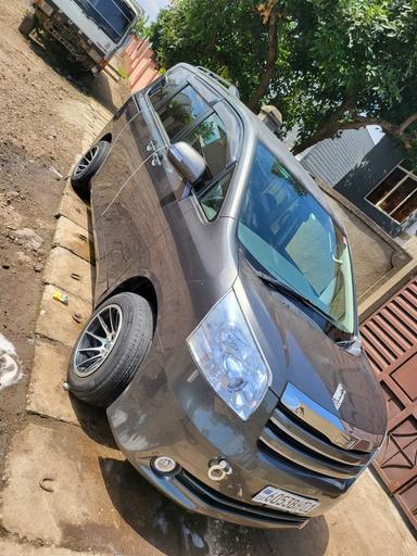 Toyota  Noah - Miniature 2