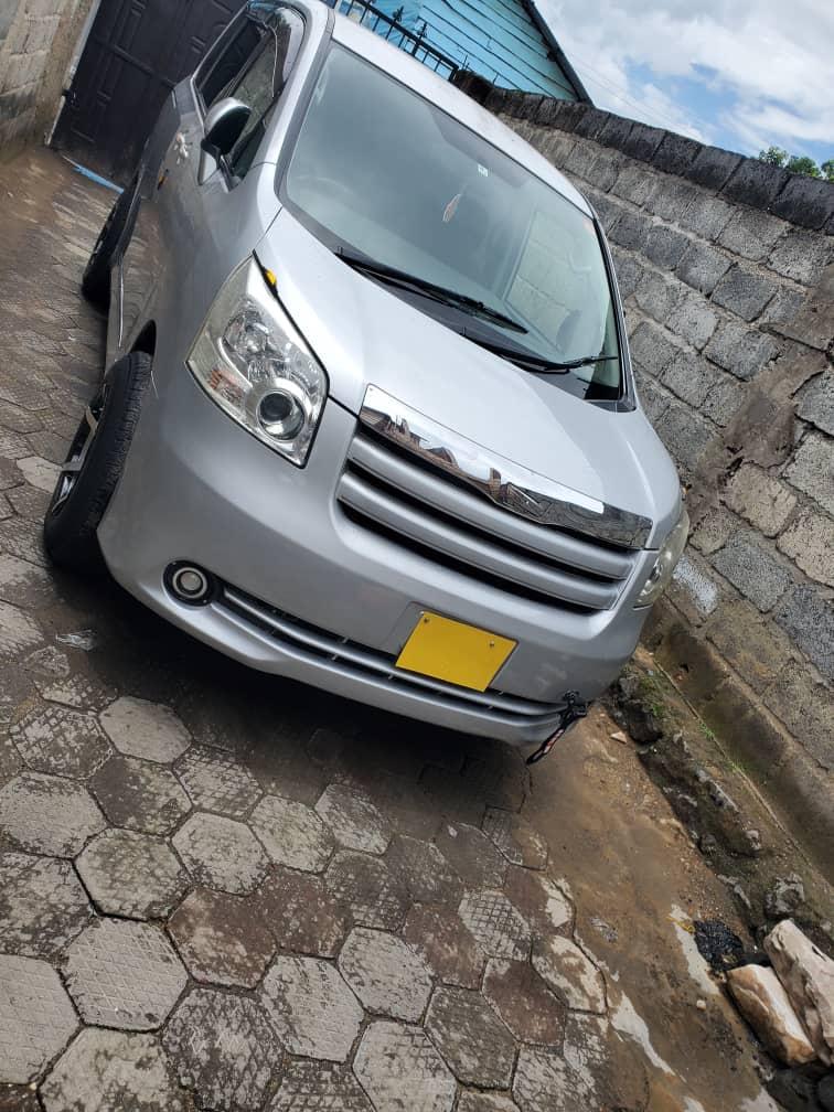 Photo principale de Toyota  Noah