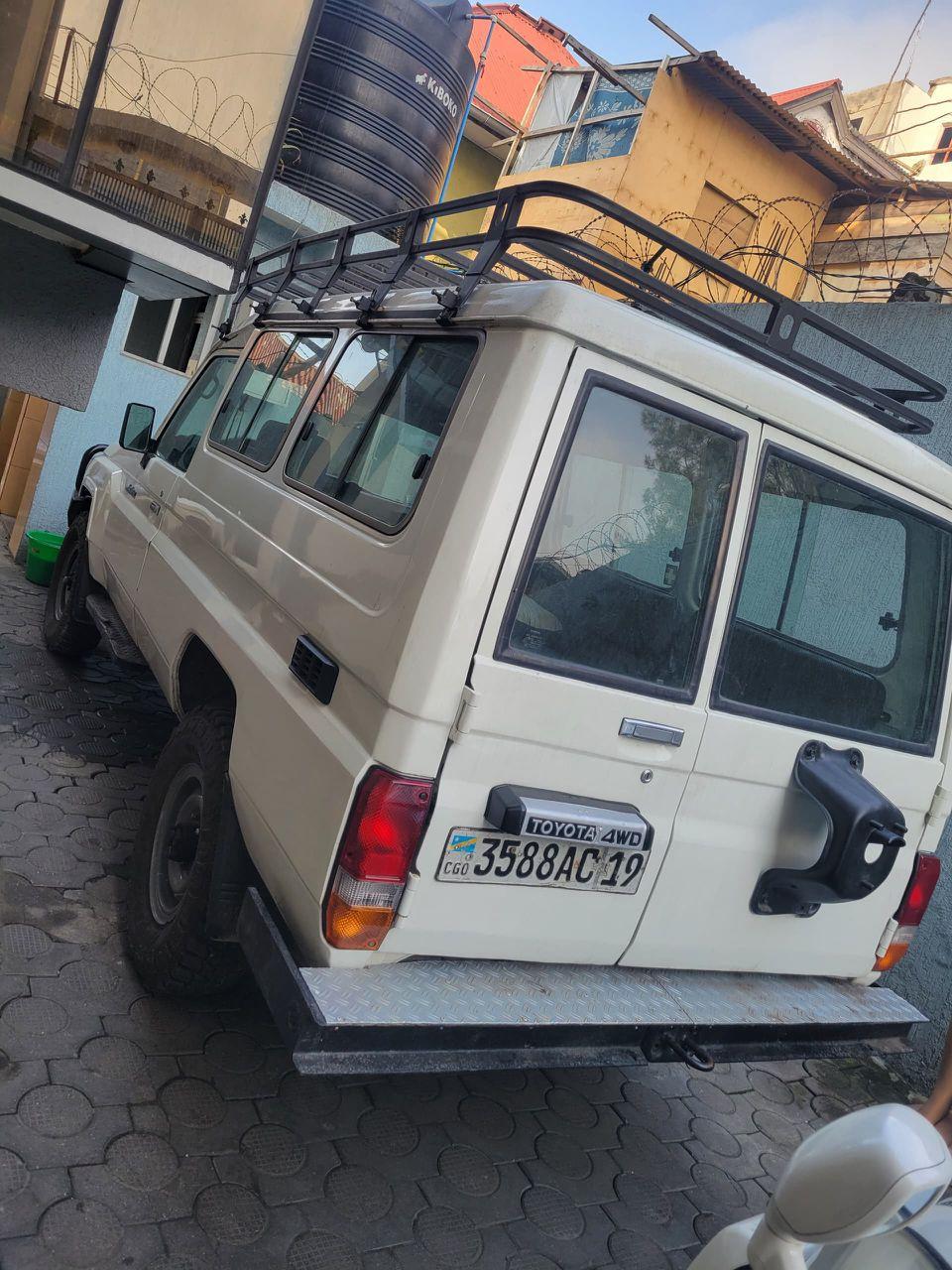 Photo principale de Toyota  Land cruiser Hzj78