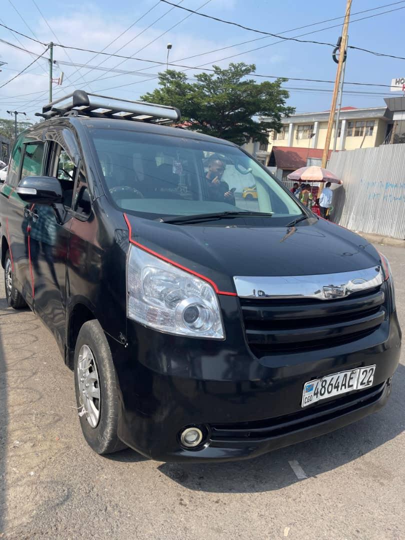 Photo principale de Toyota  Noah
