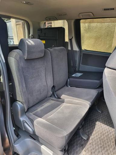Toyota  Noah - Miniature 4