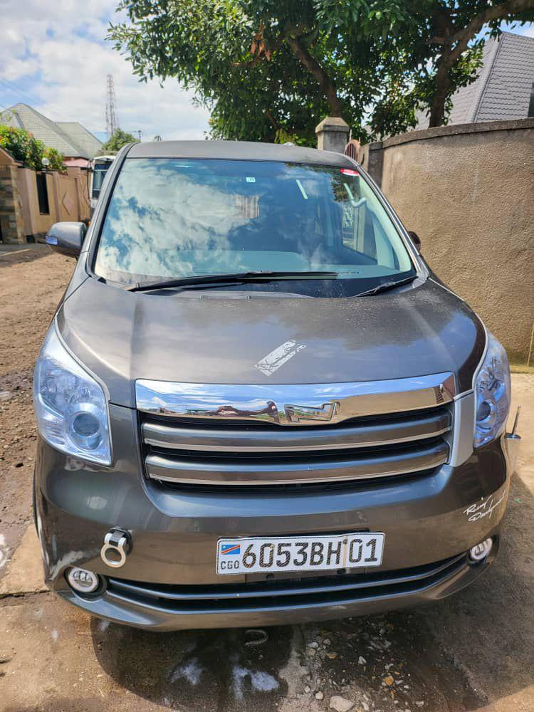 Photo principale de Toyota  Noah