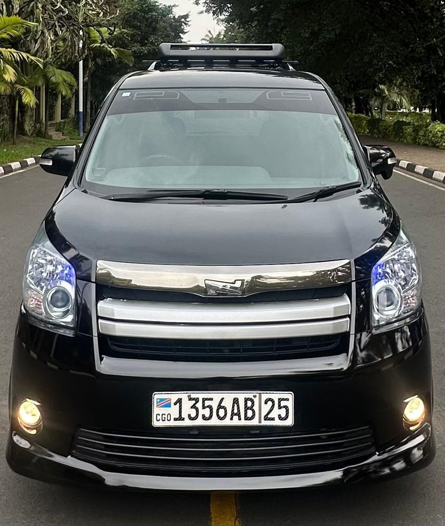 Photo principale de Toyota  Noah