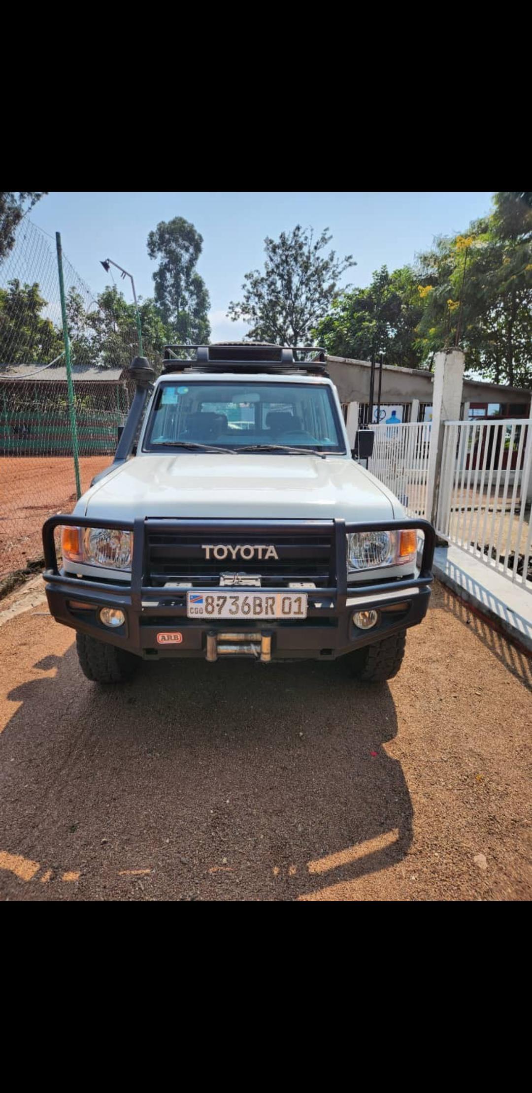 Photo principale de Toyota  Land cruiser Hzj76