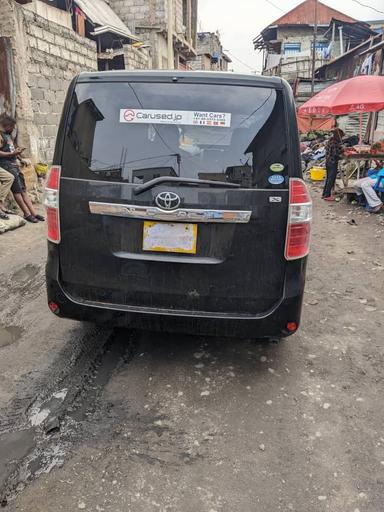 Toyota  Noah - Miniature 3