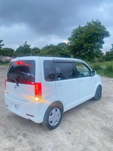 Nissan  Otti  - Miniature 3