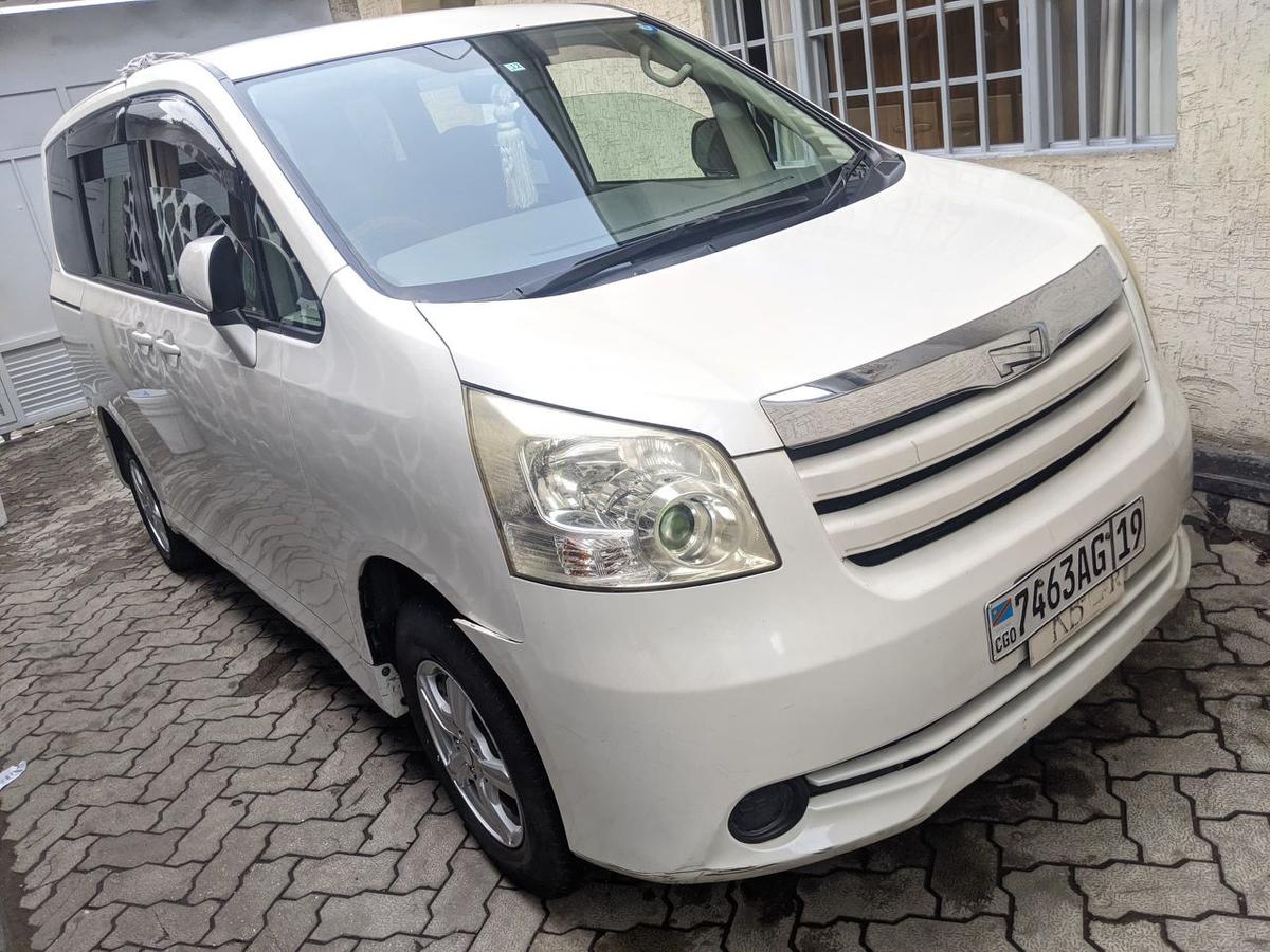 Photo principale de Toyota  Noah