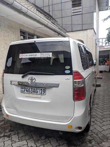 Toyota  Noah - Miniature 3